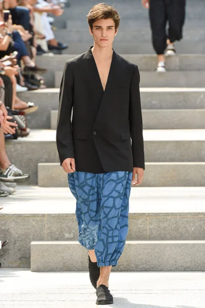Look 25